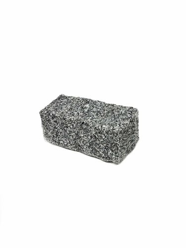 Adoquines granito gris 10x20x10 mojado