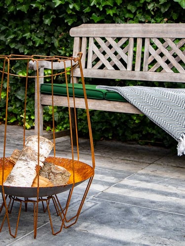 Mood&Fire Brasero HIGH en jardín 