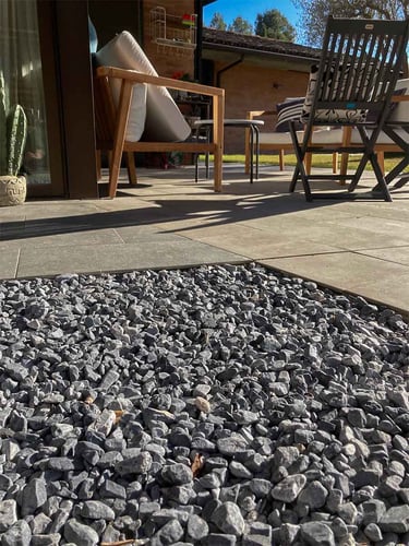 Canto Rodado Gris Ceniza Oscuro jardin