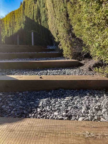 Canto Rodado Gris Ceniza Oscuro jardin
