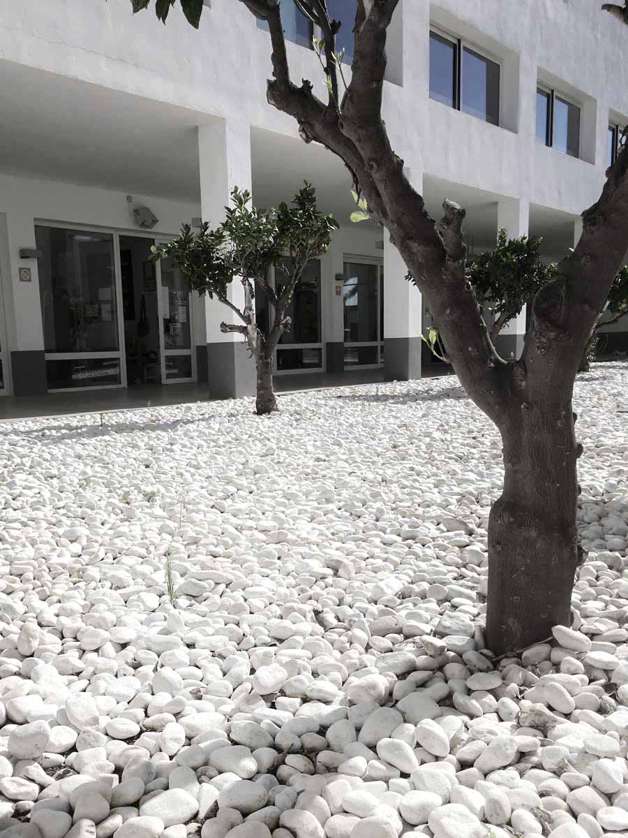 SACO MARMOL CANTO RODADO BLANCO 20/25 25kg BIGMAT