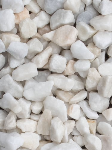 Carrara gravier blanc concassé 12 - 25mm (humide)