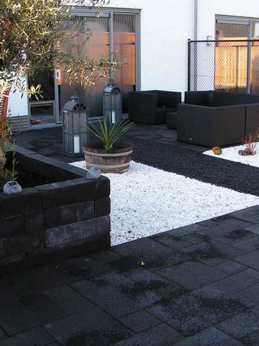 Crystal White split 9 -12mm aangelegde moderne tuin