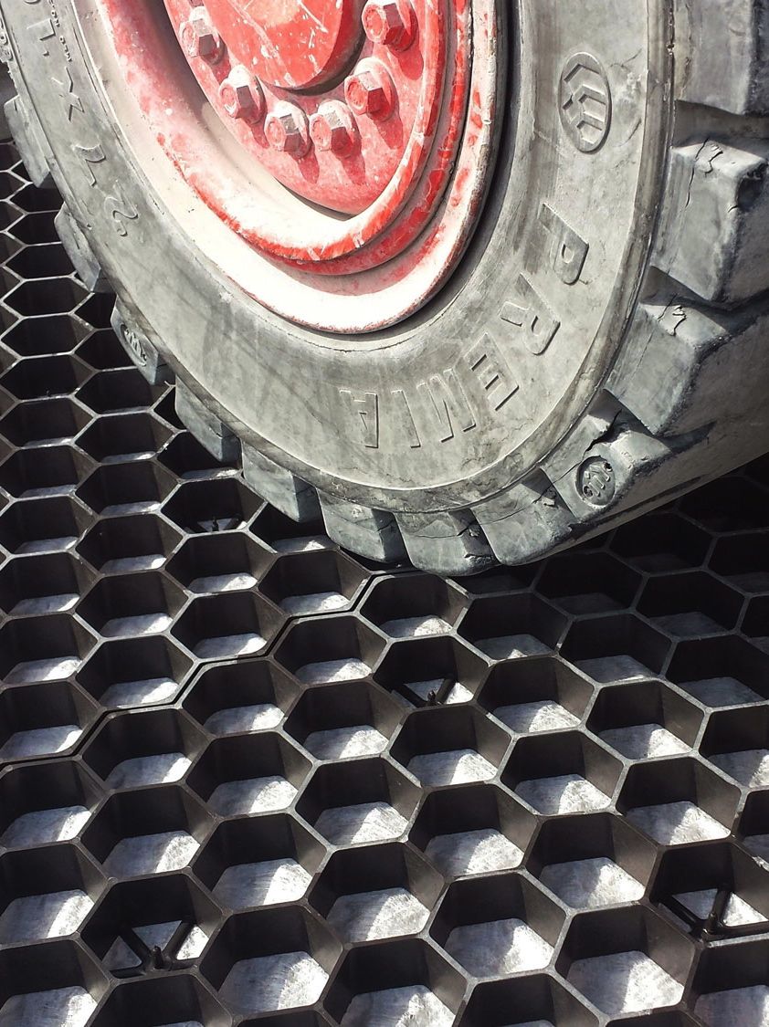 Kiesgitter weiß mit Unkrautvlies