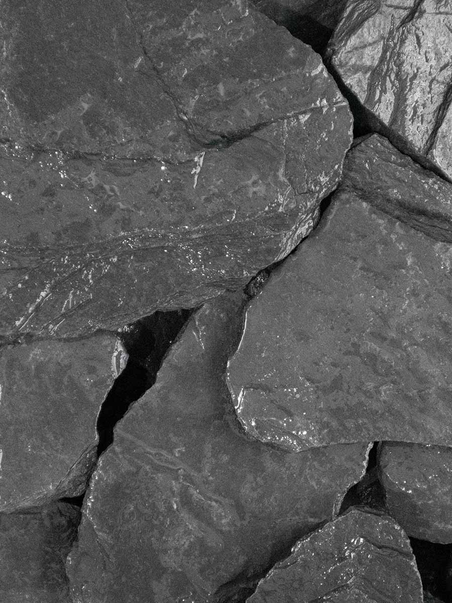 Canadian Slate Bruchsteine schwarz 60 - 180mm (6 - 18cm) (naß)