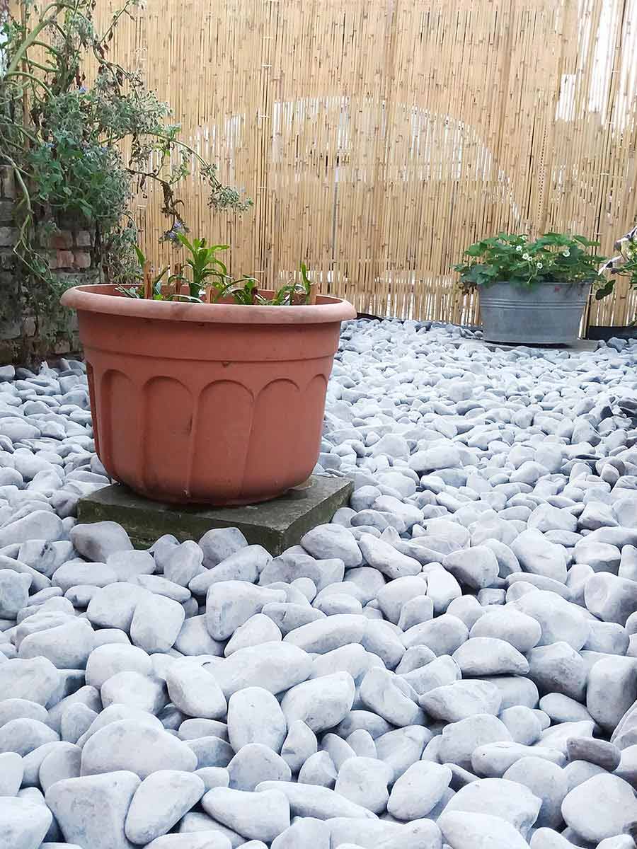 Carrara blanc grands galets jardin paysagé
