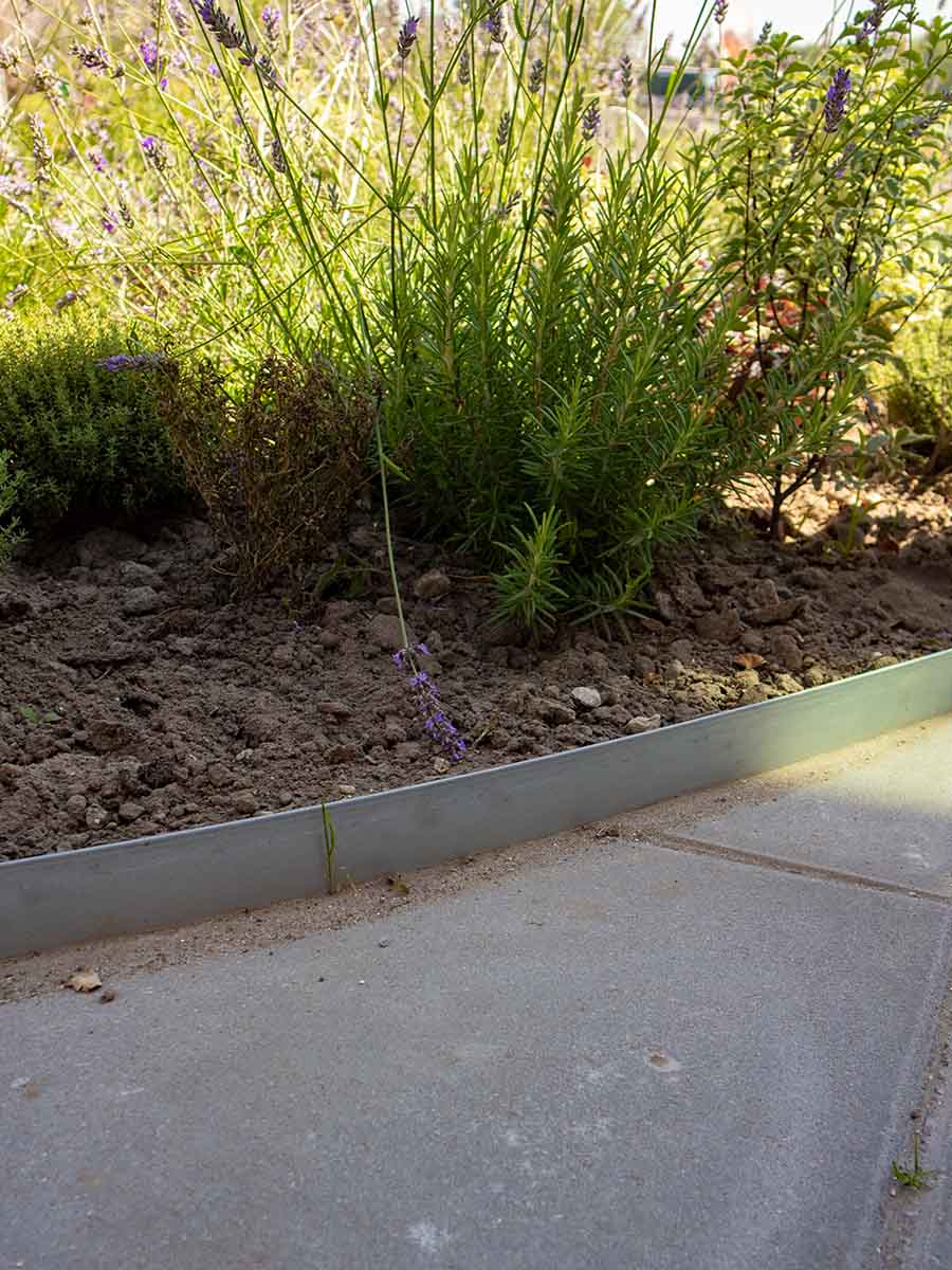 Bordures de jardin Multi-Edge ADVANCE Galvanisé posée