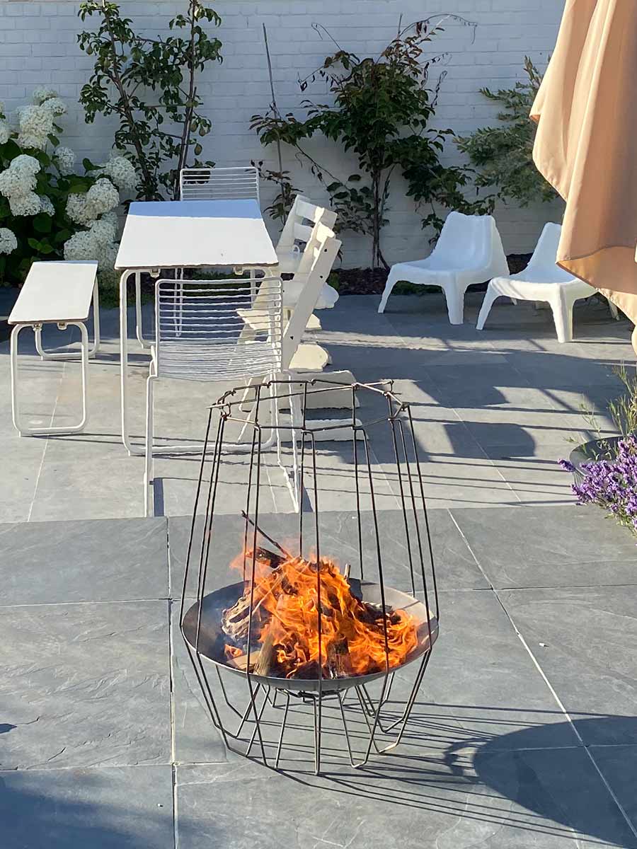 Mood&Fire Vuurschaal HIGH op terras (kleur bij levering)