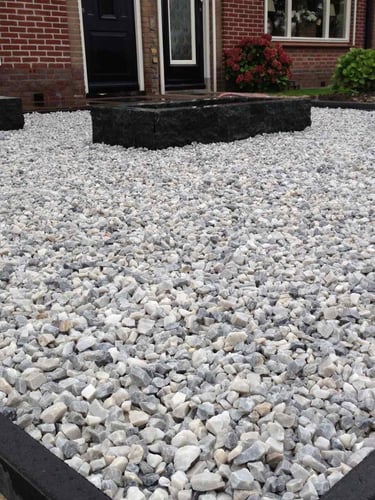 Gravel Grids Easygravel 3XL white filled with Ice blue chippings