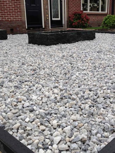 Palete completa de estabilizador de cascalho Easygravel 3XL preto instalada