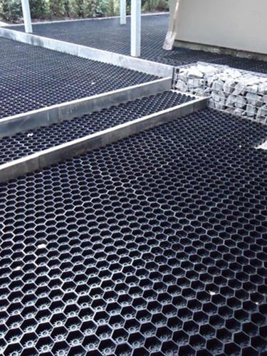 Easygravel 3XL kiesgitter schwarz verlegt