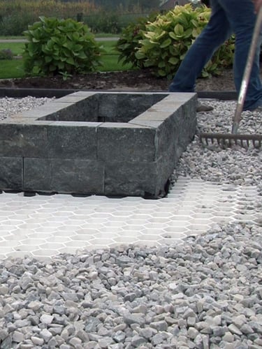 Easygravel 3XL Kiesgitter weiß verlegt 