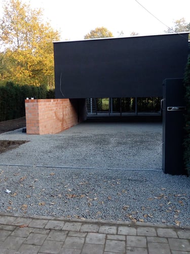 Palete completa de estabilizador de cascalho Easygravel 3XL preto instalada