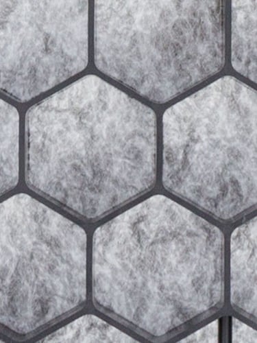 Detalle de geoceldas con malla antihierba adherida