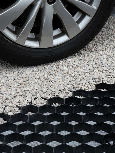 Quatre palettes complète stabilisateurs de gravier EuroGravel PLUS noir (170,2m2)