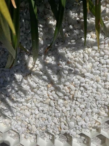 EuroGravel estabilizador de grava PLUS, blanco, medio rellenado con marmolina blanca