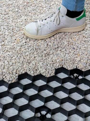 Geoceldas EuroGravel PLUS caminar sobre grava de manera cómoda