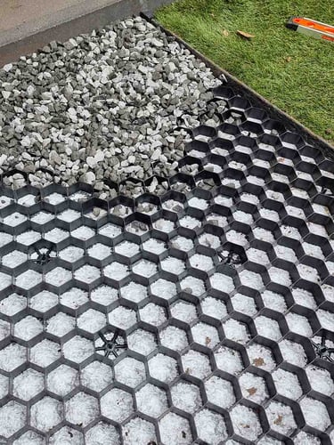 Geoceldas EuroGravel PLUS instalado con multi-edge ECO