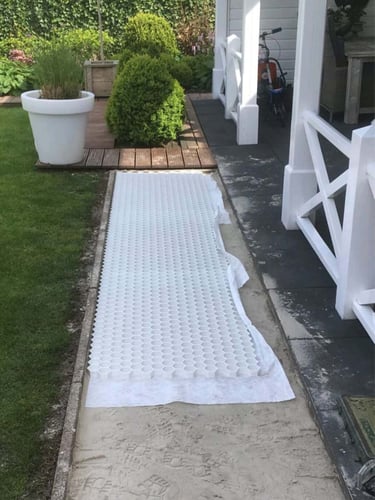 Geoceldas Eurogravel PRO blanco instaladas