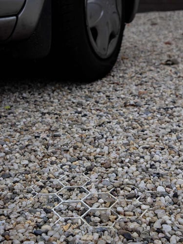 estabilizador de cascalho EuroGravel PRO branco instalada