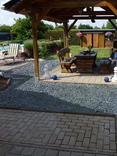 Flat Pebbles zwart 30 – 60mm aangelegde siertuin 