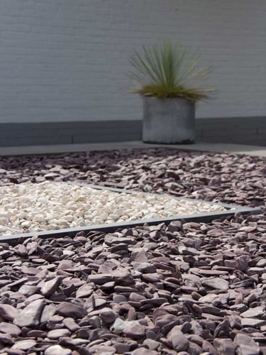 Flat Pebbles 30-60mm verlegt in Ziergarten