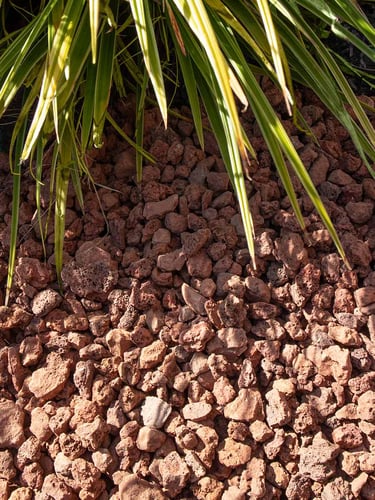 Grava Volcánica Roja instalada