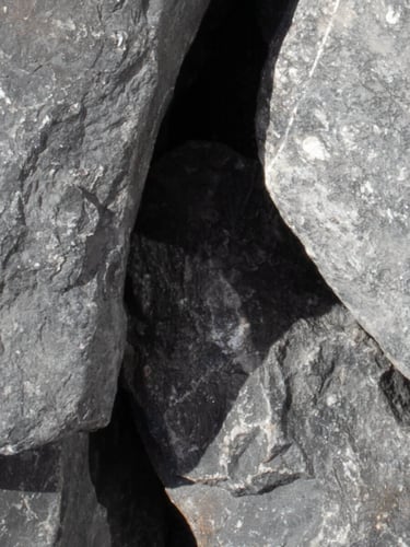 Kalkstein Anthrazitgrau Bruchsteine 90 - 150mm (9 - 15cm)