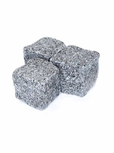 Kopfsteinpflaster hellgrau 8 - 10cm (nass)