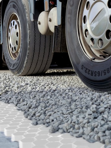 Zwei Paletten Kiesgitter EuroGravel PLUS Weiß (85,1m2)