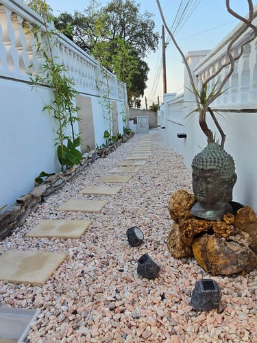 Seixo Rolado Rosa Milano instalado