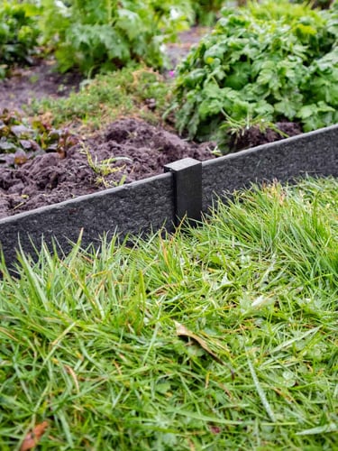 Multi-Edge ECO paaltjes zwart aangelegd via voorzijde / zichtzijde