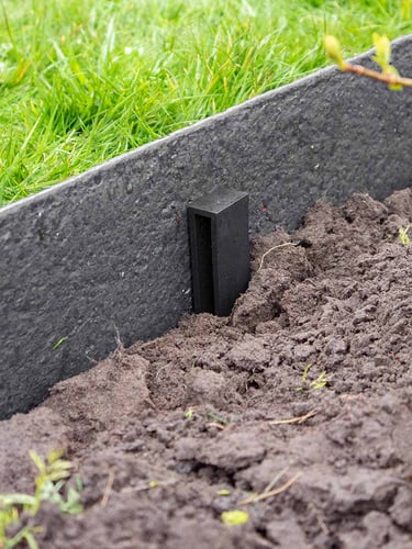 Multi-Edge ECO Stakes Black attachment via the backside, invisible from the front