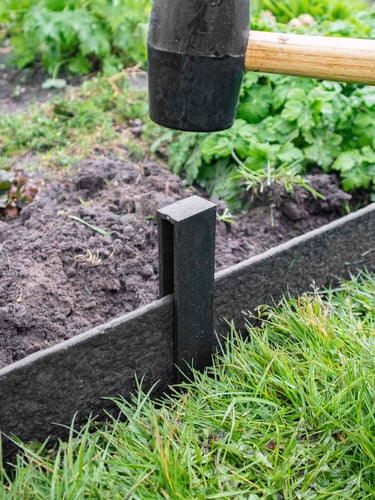 Multi-Edge ECO Stakes Black attachment via the front side, extra smooth transition between 2 edging sections