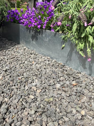 Bordura Multi-Edge METAL aço galvanizado 37,5cm instalada