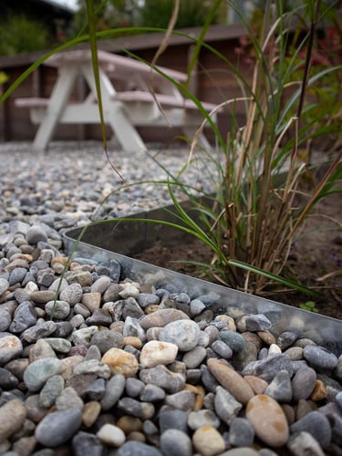 Bordura Multi-Edge METAL galvanizada en jardín