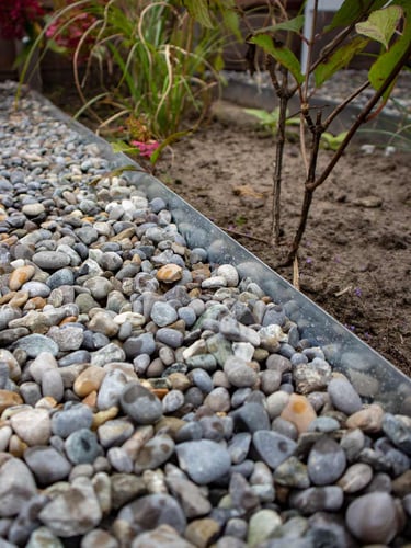 Rasenkante METAL Verzinkt 100x17,5cm verlegt