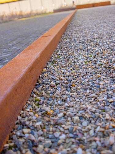 Multi-Edge PROFILE Aço Corten para bordas instalada