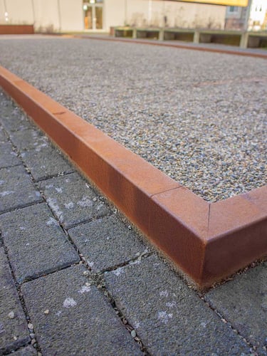 Multi-Edge PROFILE Aço Corten para bordas instalada