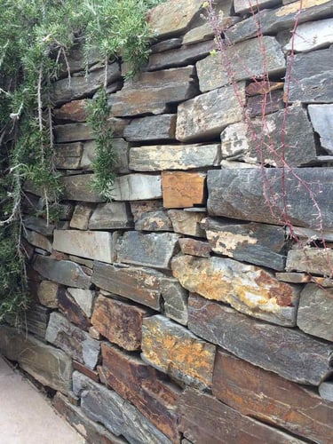 Pierre de mur quartzite jardin paysagé 