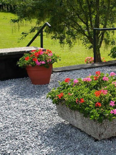 Nordic Grey verlegt Garten