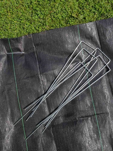 Fixation piquets d'ancrage 38cm x 8cm x 4mm