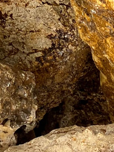 Rocalla Travertino 100 - 300mm (±10 - 30cm) (mojado)