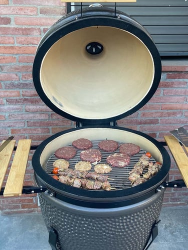 O Columbus Large Kamado Cinza Charcoal Completo, com grelha ampla