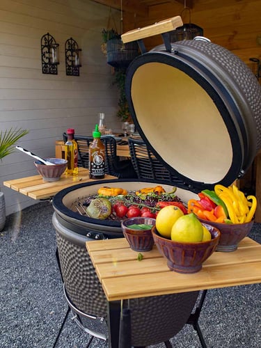 The Columbus Medium Charcoal Grey, compleet uitgevoerd met veel accessoires en ruim grillrooster