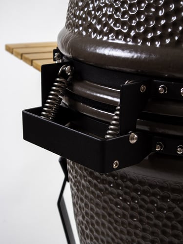 The Columbus Medium Kamado Gris Charcoal Completa, cierre