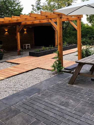 Witte grind 8 - 16mm aangelegde tuin 