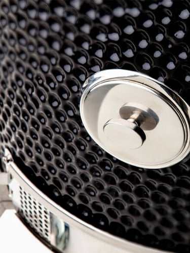 Yakiniku XLarge Set Kamado Completo, com abertura para adicionar madeira para defumação