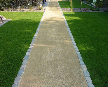 Pose d'une allée en gravier, d'un parking ou d'un chemin de jardin 