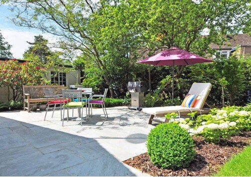 Garten mit Rindenmulch Garten mit Rindenmulch